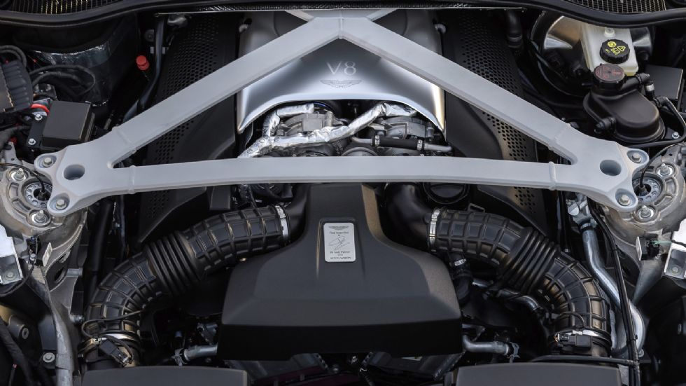 Ο twin-turbo V8 κινητήρας απέκτησε νέα εισαγωγή αέρα, καινούργια εξάτμιση και νέο σύστημα λίπανσης. Δημιούργησε νέο λογισμικό για τον εγκέφαλο, ενώ προγραμματίστηκε εκ νέου η χαρτογράφηση του γκαζιού 